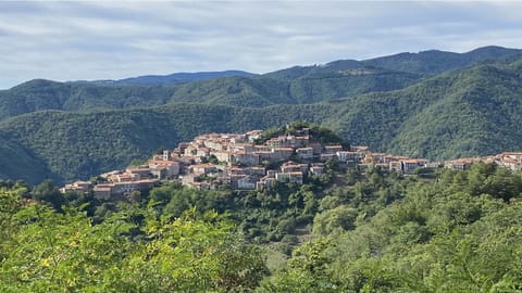 Nearby landmark, Restaurant/places to eat, Day, Natural landscape, Bird's eye view, Hiking, Cycling, Mountain view