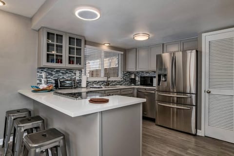 TV and multimedia, Kitchen or kitchenette, stove