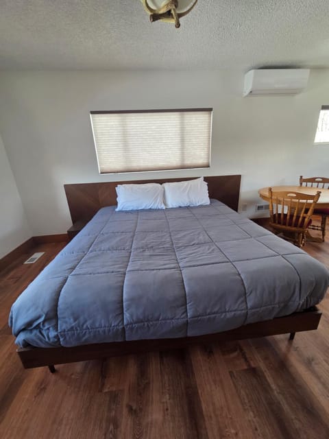 Kennymores Grill and Lodging Inn in Cedaredge