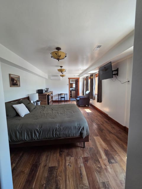 Kennymores Grill and Lodging Inn in Cedaredge