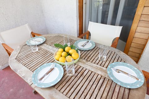 NG Happy Yard Cottage Apartment in Poros