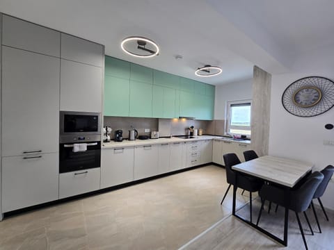 Kitchen or kitchenette, Dining area, oven, stove, toaster