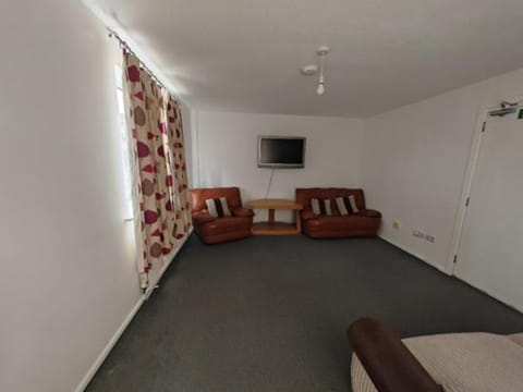 Cosy 4-Bed House Near Town, for Work or Rest House in Corby