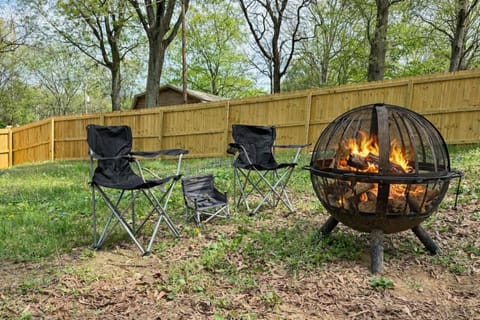 Family A-Frame, HotTub, FirePit, ClimbingWall, EVCharger, & More House in Weiss Lake