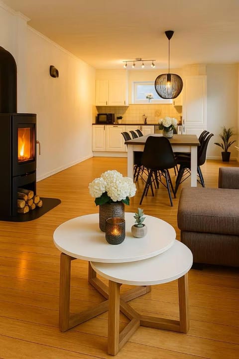 Living room, Dining area, stove