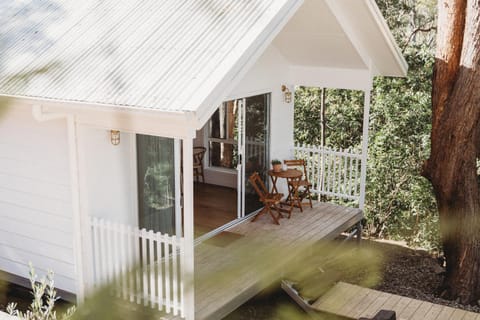 Property building, Patio, Spring, Day, Garden, View (from property/room), Balcony/Terrace, Seating area, Garden view