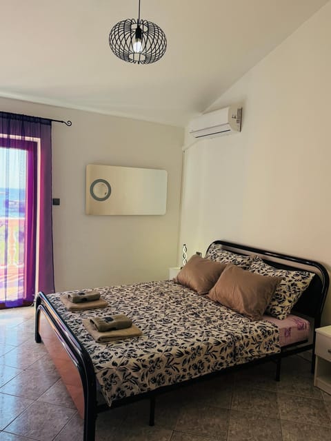 Bed, air conditioner