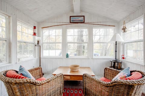 Sleepy Owl Chalet Apartment in Sawyer