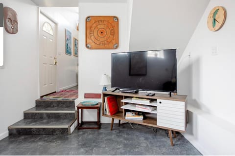 Sleepy Owl Chalet Apartment in Sawyer