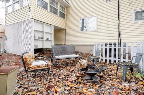 Sleepy Owl Chalet Apartment in Sawyer