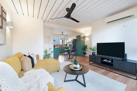 TV and multimedia, Living room, Other, Seating area, air conditioner
