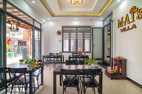 Restaurant/places to eat, Food and drinks