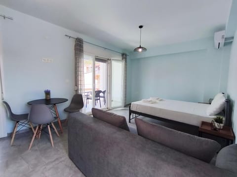 Bed, Photo of the whole room, Seating area