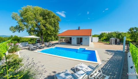 Property building, Garden view, Pool view, Swimming pool, sunbed