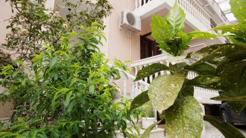 Property building, Day, View (from property/room), Balcony/Terrace, Garden view