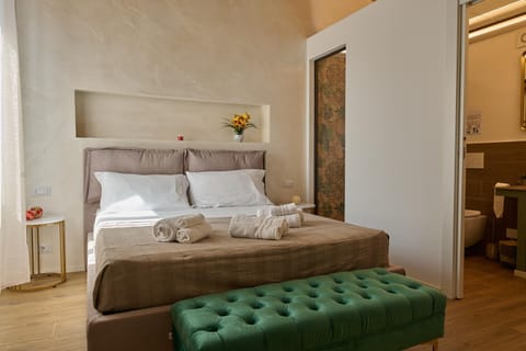 Bedroom, towels