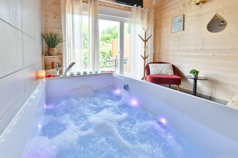 Natural landscape, Hot Tub, Bath