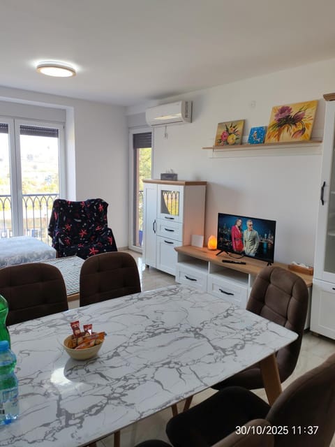 TV and multimedia, Living room, air conditioner