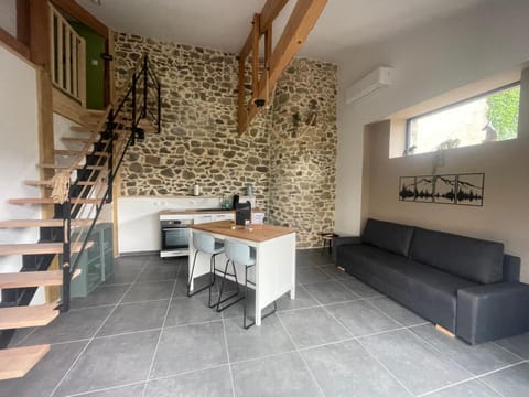 Kitchen or kitchenette, Living room, Seating area, Dining area