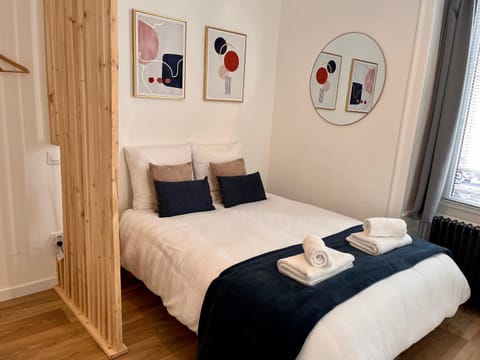 Bed, Photo of the whole room, Bedroom, towels, wardrobe