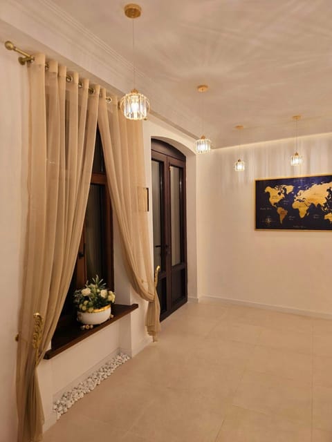 The Queen of Boka Bed and Breakfast in Kotor