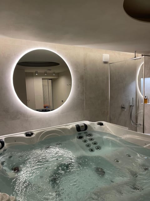 Hot Tub, Spa and wellness centre/facilities