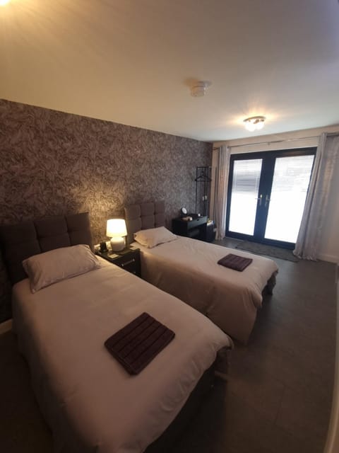 Rise at the Belfast Murals Apartment in Belfast