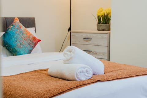 Bed, Photo of the whole room, Bedroom, towels