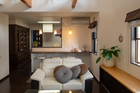 Kitchen or kitchenette, Seating area, Dining area