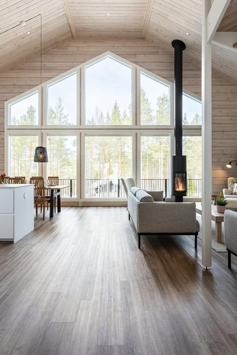 Living room, Seating area, Dining area, fireplace