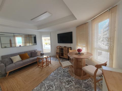 Communal lounge/ TV room, Dining area