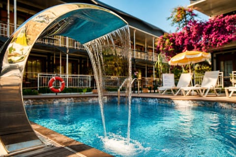 Swimming pool