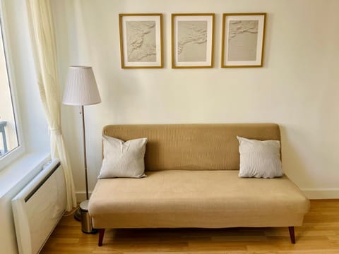 Cozy & Modern apartment l RER 20min to Paris Center, 4min walk to RER Apartment in Saint-Germain-en-Laye