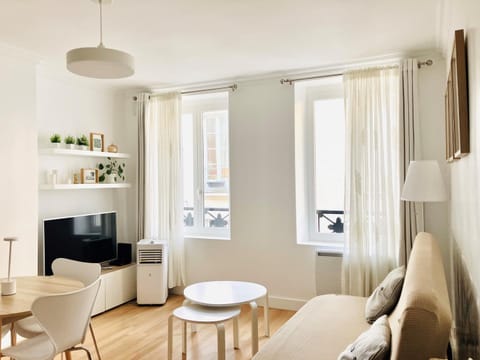 Cozy & Modern apartment l RER 20min to Paris Center, 4min walk to RER Apartment in Saint-Germain-en-Laye