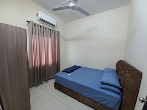 Bed, Photo of the whole room, Bedroom, air conditioner