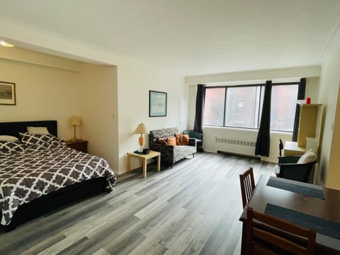 Bed, Living room, Photo of the whole room, Seating area, Bedroom