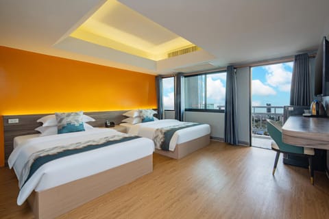 Bed, TV and multimedia, Photo of the whole room, Bedroom
