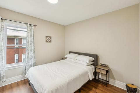 Cozy Upper Flat Minutes from Niagara Falls apts Apartment in Niagara Falls