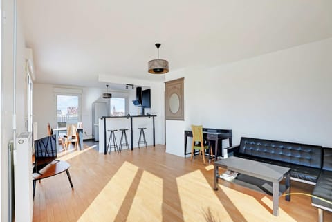 Spacious apartment with terrace - 4BR 8P - Pantin Apartment in Aubervilliers