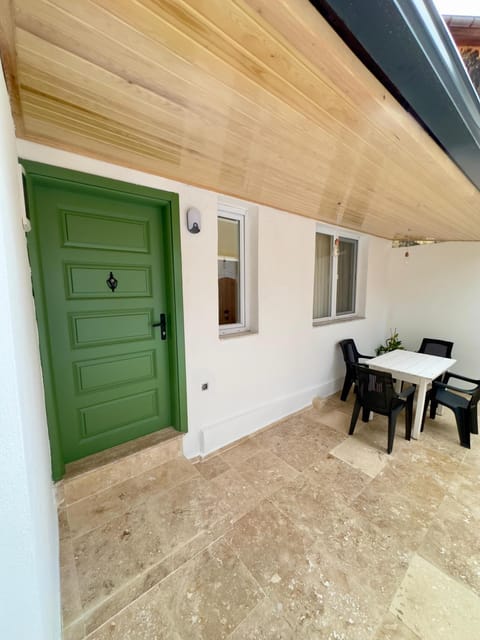 Patio, Dining area