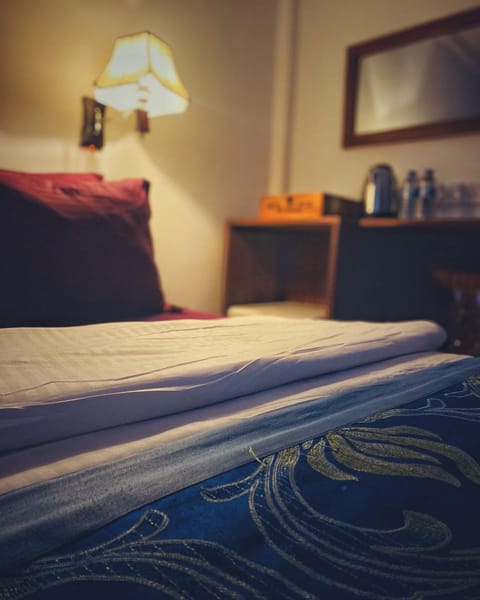 Property building, Bed, Bedroom