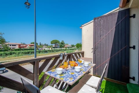 View (from property/room), Balcony/Terrace, Dining area