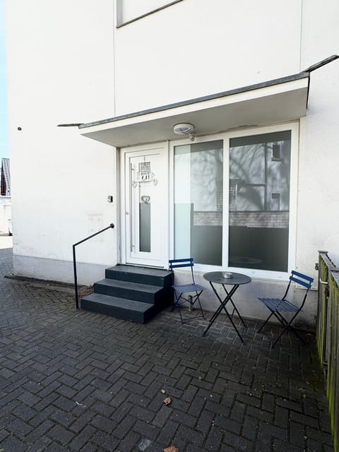 Property building, Facade/entrance, Balcony/Terrace