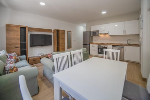 TV and multimedia, Kitchen or kitchenette, Dining area