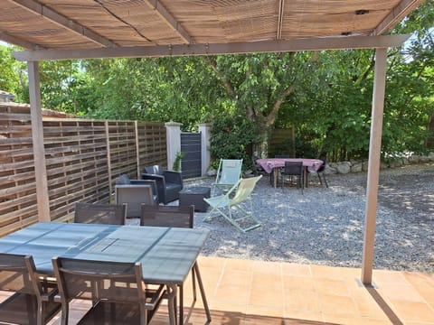 Gites de Bizac spot baignade Labeaume 10 mn à pieds House in Provence-Alpes-Côte d'Azur