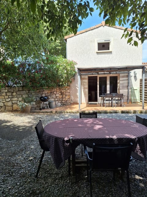 Gites de Bizac spot baignade Labeaume 10 mn à pieds House in Provence-Alpes-Côte d'Azur
