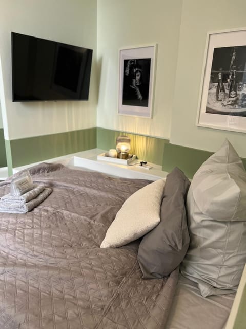 Bed, TV and multimedia