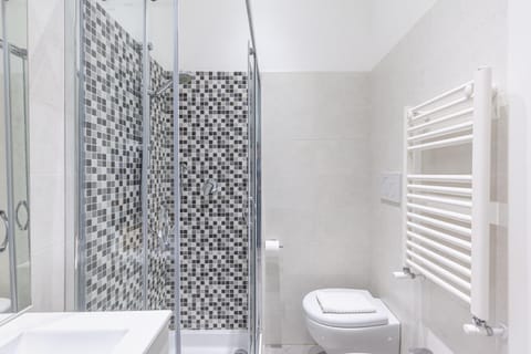 Shower, Toilet, Bathroom, towels