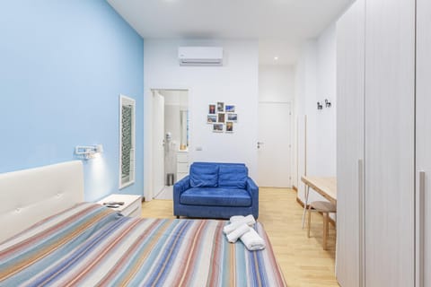 Bed, Photo of the whole room, Bedroom, air conditioner