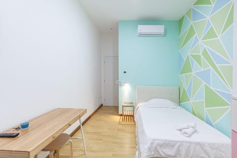 Bed, Photo of the whole room, Bedroom, towels, air conditioner